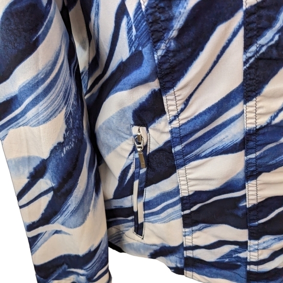 Chico Zenergy jacket size 1 or regular med. Blue and white abstract pattern - Picture 4 of 6